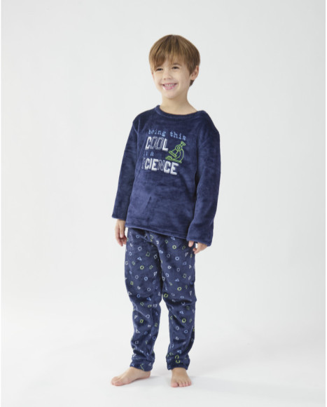 Pijama de invierno para niño en azul marino con estampado divertido